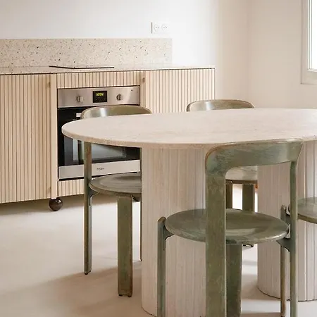 Bàti Bàti : Avec Terrasse *